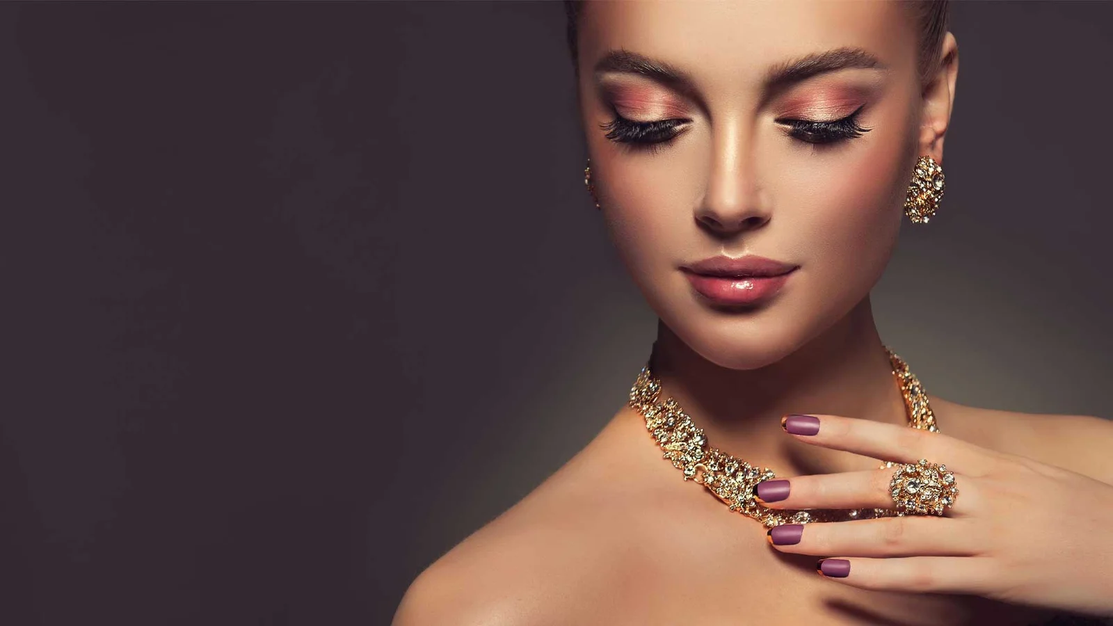 Zara's Nails hero image